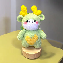 Load image into Gallery viewer, Green Alien Bestie Soft Crochet Keychain K0304