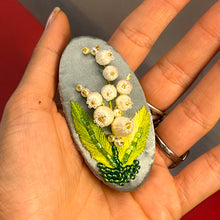Load image into Gallery viewer, Premium Dainty Detailed Embroidered Flower Hairclip's K0426