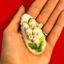 Load image into Gallery viewer, Premium Dainty Detailed Embroidered Flower Hairclip's K0426