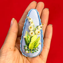 Load image into Gallery viewer, Premium Dainty Detailed Embroidered Flower Hairclip's K0426