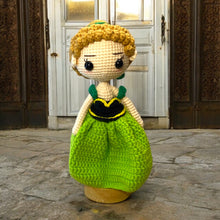 Load image into Gallery viewer, Royal Cold Queen Sister Crochet Figure K0505