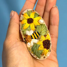 Load image into Gallery viewer, Premium Detailed Animal & Garden Embroidered Hairclip's K0507
