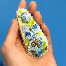 Load image into Gallery viewer, Premium Detailed Animal & Garden Embroidered Hairclip's K0507
