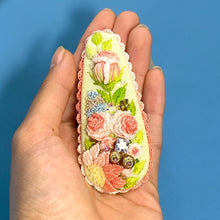 Load image into Gallery viewer, Premium Detailed Animal & Garden Embroidered Hairclip's K0507