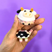 Load image into Gallery viewer, Itty Bitty 2: Beanie Girls Micro Premium Crochet Figure K0232